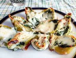 Oggi A Pranzo Dei Fantastici Conchiglioni Ripieni Con Ricotta E Spinaci E Colata Di Besciamella A Coprire Pranzo Paradisiaco Food Meat Chicken
