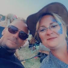 Might put up my new surround but quite like the pure red, what you reakon