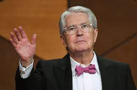 Elstner gitti almanya'daki rastatt okulundaki ilk deneyimini çocukken yayıncılıkta ilk deneyimini istasyon için radyo oyunlarında oynayarak kazandı ve ardından. Frank Elstner Vor Letzter Show Wetten Dass Sie Das Noch Nicht Uber Frank Elstner Wussten Panorama Stuttgarter Zeitung