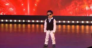 A 4 anni balla il "Gangnam Style" e fa impazzire il Belgio