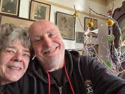 Season's Greetings to one and all from Robina and I. Have a wonderful time.  XX