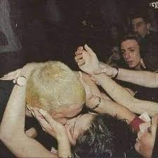 Marshall Mathers | How @eminem kissing his girls fans 😘 💯🔥 Follow  @shady.em for more #concert #kiss #rap #stan #slimshady #eminem #fans  #fan... | Instagram
