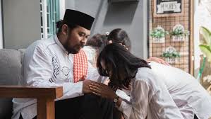 Berikut ini adalah 3 contoh undangan pernikahan bahasa jawa yang paling populer digunakan di masyarakat. Kumpulan Ucapan Sungkem Idulfitri Bahasa Indonesia Dan Jawa