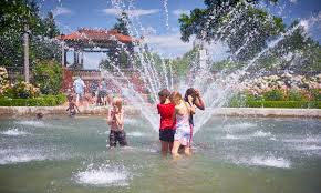From an elaborate zoo, fountains you can jump in, and amazing food, there's something for everyone. Family Friendly The Official Guide To Portland