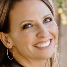 Elizabeth Brookshire's Instagram, Twitter & Facebook