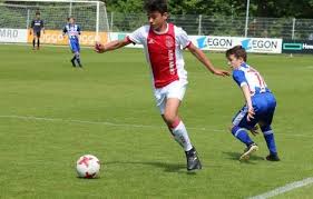 My facebook is ezra walian. Tristan Gooijer Pemain Berdarah Indonesia Penerus Ezra Walian Di Ajax Amsterdam Bolalob Com