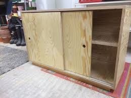 Kleines Sideboard Mit Schiebeturen Holz Und Leim Kleines Sideboard Schiebetur Holz Schrank Bauen