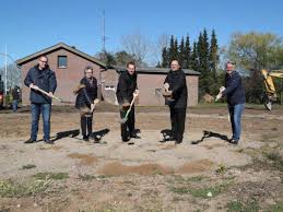 Bestattungshaus mit Trauerhalle entsteht am Friedhof