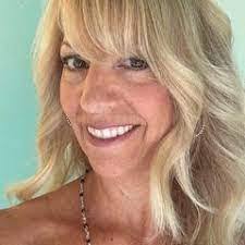 Kari Greathouse's Instagram, Twitter & Facebook