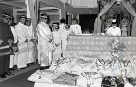 Sultan ismail petra died this morning after a long bout with an unspecified illness. Monarchies Today Royalty Around The Globe Sultan Ismail Petra Of Kelantan 1949 2019