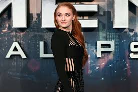 I like to pretend to be other people. Game Of Thrones Beauty So Hart Trainiert Sophie Turner Fit For Fun