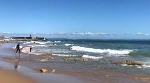 Rond lissabon vindt je surfspots als carcavelos, sao pedro, en naar het zuiden caparica. In Portugal Surfen Ein Guide Uber Die Wichtigsten Surfregionen