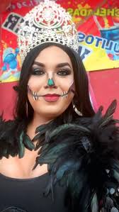 Señor Vestido De Flor Tirado En El Carnaval