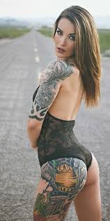 pin von charlie x auf tatoos tattoo girls tatowierte frauen und schultertattoos
