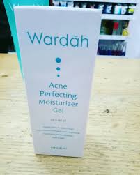Menggunakan produk cream pelembab wajah yang bagus bisa mengatasi masalah kulit pria misalnya jerawat, kusam, garis halus, dan lain sebagainya. Pelembab Wajah Yang Bagus Dan Cocok Paling Untuk Remaja Beauties