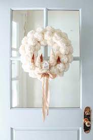 Make This Cozy Winter Wreath In 4 Easy Steps Anthropologie Inspired Diy Wreath Pom Pom Craft Pom Pom Wreath Wi Idee Deco Noel Couronne Noel Decoration Noel