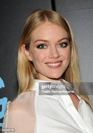 Lindsay Ellington's Instagram, Twitter & Facebook