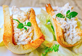 In effetti questi spiedini col tonno e l'anguria che ti presentiamo qui sotto sono un ottimo antipasto, se sei di quelli che in cucina amano giocare con la frutta come con un qualsiasi altro ingrediente. Barchette Di Pancarre Con Tonno E Ricotta Antipasto