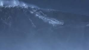 Le brésilien réussi à surfer une vague de plus de 24 m de haut et détient alors le record mondial. Video Un Bresilien Recoit Le Nouveau Record Du Monde De La Plus Grande Vague Jamais Surfee Linfo Re Monde Europe