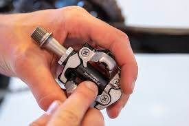 Both of them have opposing threads. How To Change Bike Pedals For Your Mtb Or Road Bike 4 Steps Mantel