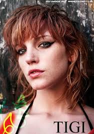 Frisuren halblang gewellt via malvitta.com. Frisuren Bilder Stark Gestuft Mit Vollem Pony Frisuren Haare