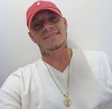 Eric Theroux's Instagram, Twitter & Facebook