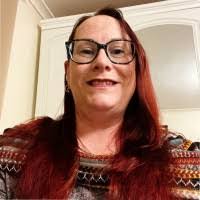 Liz Chapman's Instagram, Twitter & Facebook