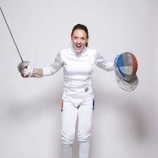 The young woman is part of the french team of sabre and was crowned french champion in 2019. Manon Brunet Revenir Avec Une Medaille Tonic Radio Hit Et Pop Music Lyon
