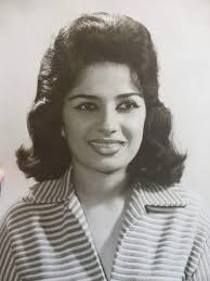 صور لسيدات مصريات وأجانب تصوير استديو مترو فان ليو شارع فؤاد الأول 26 يوليو حاليا في خمسينيات وستينات القرن الما Egyptian Beauty Egyptian Women Old Egypt