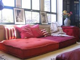 Wohnideen Wohnzimmer 39 Ideen Fur Ein Sommerliches Flair Im Winter Wohnideen Wohnzimmer Bodenkissen Wohnzimmer