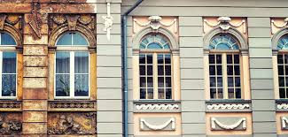 Ein freistehendes einfamilienhaus baujahr 1973, 140 quadratmeter wohnfläche, massivbauweise mit verputzter fassade. Fassadensanierung Wann Und Worauf Achten Gev Versicherung