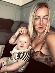 🌿 Hi, I'm Emma. I'm a mum of 5 and I run my own business 🏡 I can help  other mums work flexibly from the comfort of their homes too! So, to