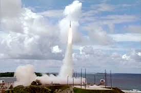 La corée du nord a dévoilé samedi un missile balistique intercontinental géant lors d'un imposant défilé militaire. Coree Du Nord Washington Reporte Un Test De Missile La Presse