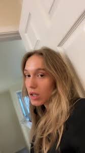 Lindsey Henning's Instagram, Twitter & Facebook