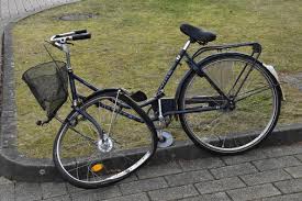 Unfall In Oldenburg Laster Erfasst Radfahrerin Beim Abbiegen
