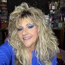 Lisa Essex's Instagram, Twitter & Facebook