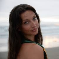 Lauren Leach's Instagram, Twitter & Facebook