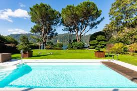 France piscines composites, fabricant de piscines coques polyester vous présente la réalisation d'une piscine coque polyester carrée 4x4 (4.20 x 4) avec banquette pour un client à montpellier. Prix D Une Piscine Coque 8x4 Eau Libre