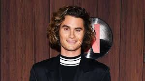 James alexander chase stokes is an american actor. Watch Chase Stokes Swoon Worthy Reaction To His 2 Pcas Nominations E Online Deutschland