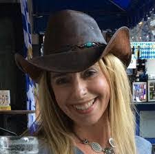 Hannah Foxworth's Instagram, Twitter & Facebook