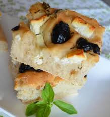 Focaccia Aux Olives Noires Feta Et Basilic Fougasse Italienne Recette Recette Cuisine Italienne Recettes De Cuisine Foccacia Recette