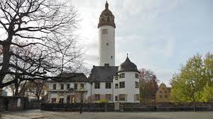 Jede frau möchte sich hier als königin für einen tag fühlen, inklusive traumkleid, kutsche und. Altes Schloss Hochst Mittelalter Renaissance Terrasse Cafe Keller Und Museum