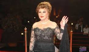 قالت الفنانة صفية العمري، إنها لم تكن تطمح بأن تكون ممثلة، وكانت تعشق عزف الكمنجة، ومغرمة بالأدب الروسي والموسيقى الروسية. ØµÙÙŠØ© Ø§Ù„Ø¹Ù…Ø±ÙŠ ØªÙƒØ´Ù Ø£Ù‡Ù… Ø£Ø³Ø±Ø§Ø±Ù‡Ø§ ÙˆØªÙ†ÙÙŠ ÙƒØªØ§Ø¨Ø© Ù…Ø°ÙƒØ±Ø§ØªÙ‡Ø§ Ù„Ø§ÙŠÙ Ø³ØªØ§ÙŠÙ„