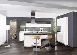 Moderne landhausküche in weiß von häcker küchen mit kochinsel, bora kochfeld und neff elektrogeräten | küchenhaus thiemann aus overath bei köln, bonn, bergisch gladbach ✔ persönliche küchenberatung + küchenplanung im küchenstudio mit eigener schreinerei ✔ einbauküchen von. Weisse Glaskuche Mit Kochinsel Moderne Kuche Kuche Mit Insel Kuche Mit Kochinsel