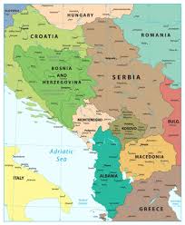 セルビアとなっているかも知れませんが、それもまちがいではありません。 ユーゴスラビアは、マケドニアのすぐ上にある セルビア という大きな国と、アルバニアのすぐ上にある モンテネグロ という小さな国からなる連邦国家です。 ã‚³ã‚½ãƒœç´›äº‰ åŽŸå› ãªã©ã‚'ã‚ã‹ã‚Šã‚„ã™ãè§£èª¬ å¤šãã®é›£æ°'ã‚„æ­»å‚·è€…ãŒå‡ºãŸæ‚²æƒ¨ãªç´›äº‰ ä¸–ç•Œé›'å­¦ãƒŽãƒ¼ãƒˆ