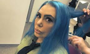 She has experimented with different genres, from rock to reggae, from funk to pop.her sister mia martini was also a singer. Loredana Berte Tutta La Sua Amarezza Ecco Il Motivo