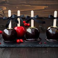 Pommes D Amour Noires D Halloween Recette Pomme D Amour Pomme D Amour Recette Repas Halloween Plat