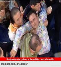 Hollandalı yıldızı izleyenlerin iki güzel gol seyretmesine vesile oldu. Galatasaray Fenerbahce Derbisi Capsleri