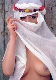 Topless Arab Girl - 35 porn photo