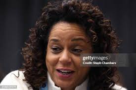 98 Carolyn Chambers Photos & High Res Pictures